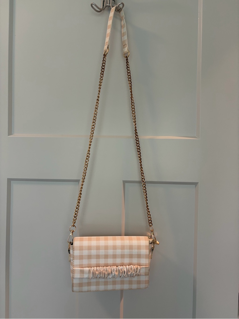 Pink Lily Cream Plaid Crossbody Bag with Gold Chain